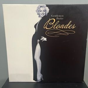 Gentleman prefer blondes Marylin Monroe picture